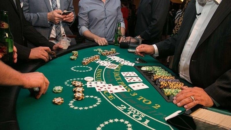 Có nên đầu tư làm giàu từ Baccarat?